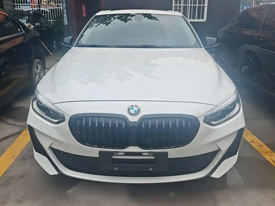 BMW 1 Series 2023 120i M Sport Shadow Edition фото 2