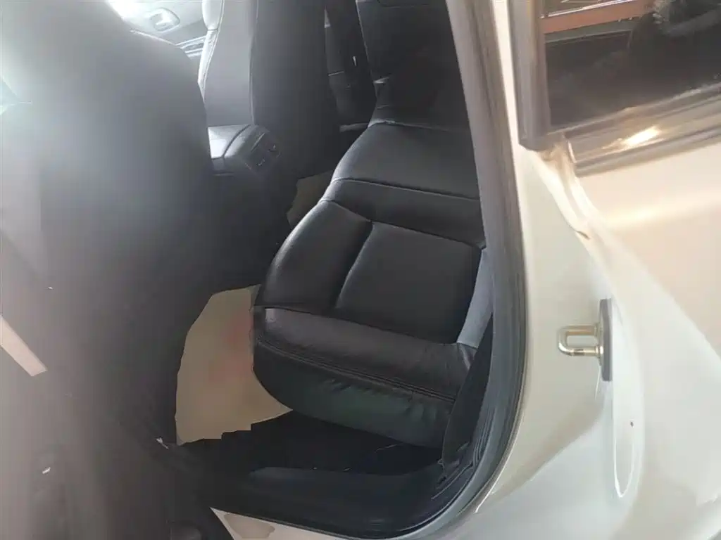 Peugeot 3008 2015 2.0L Manual Classic Edition фото 17