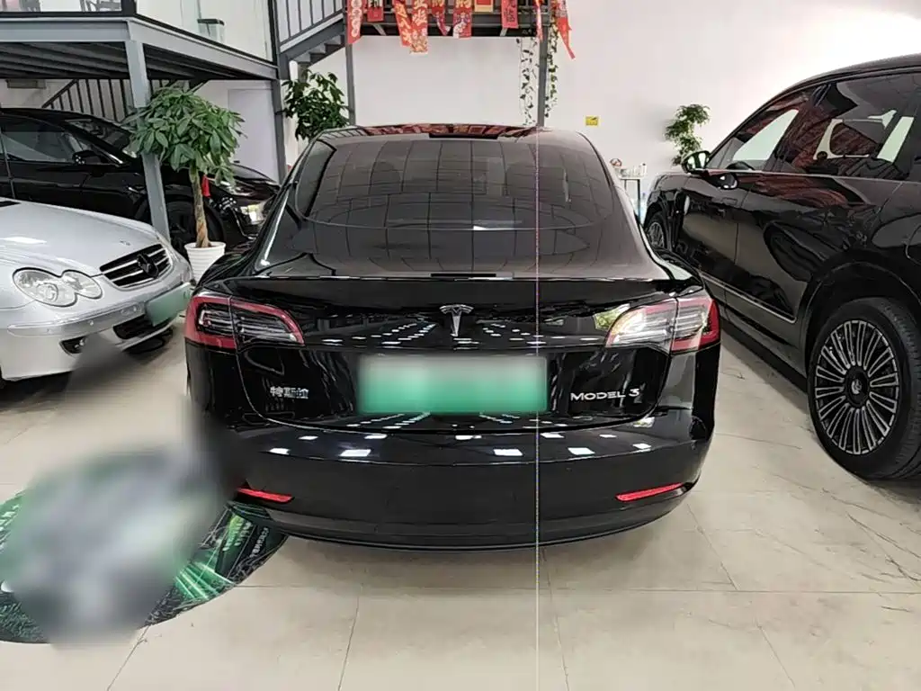 Фото 6 - Tesla Model 3