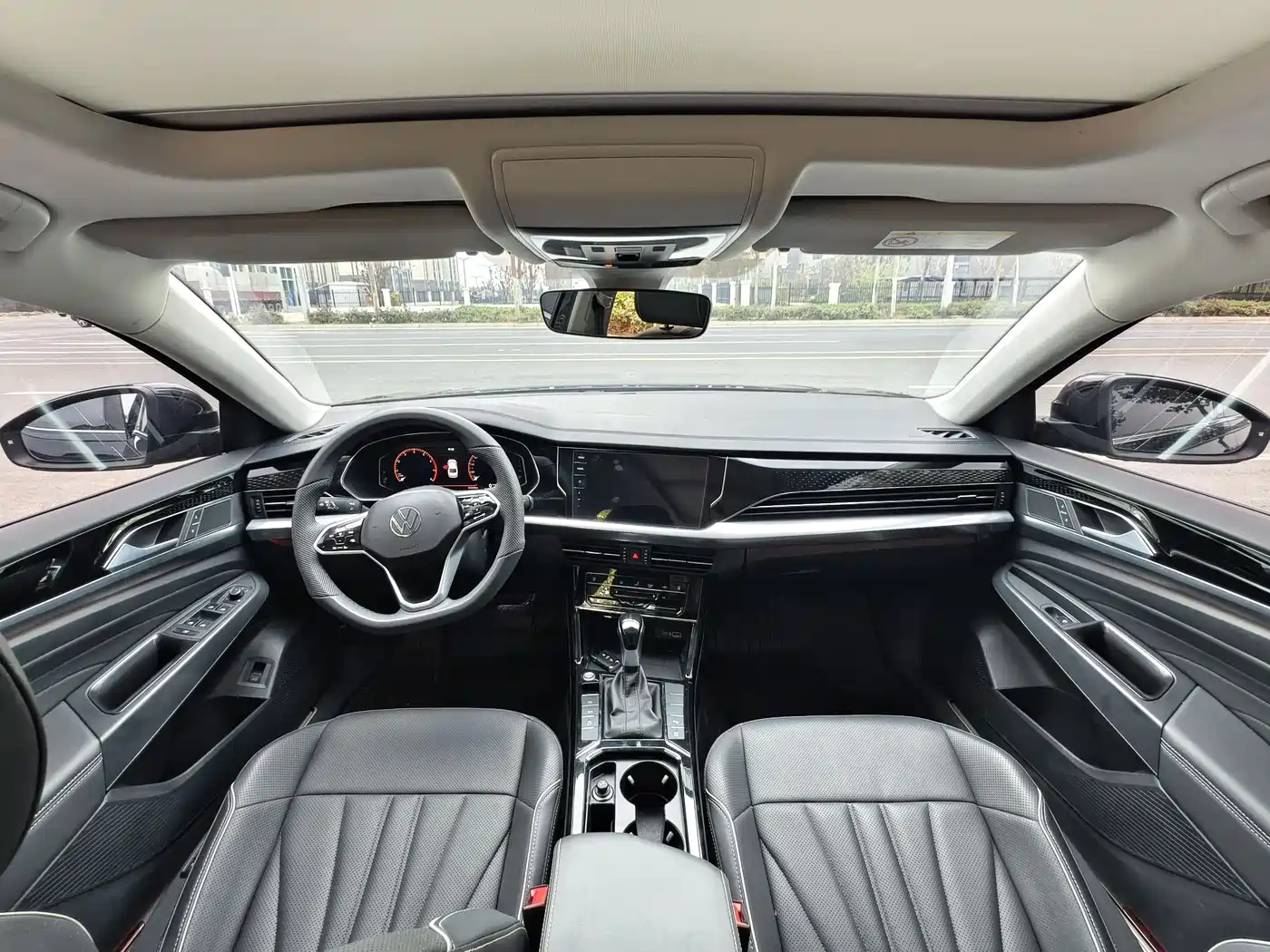 Volkswagen Passat 2024 380TSI Starlight Luxury Edition фото 4