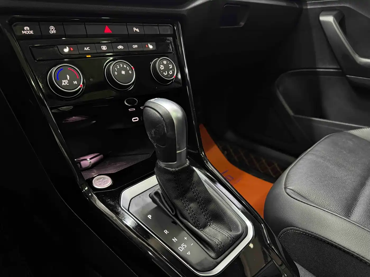 Volkswagen T-ROC 2022 280TSI DSG 2WD Comfort PLUS фото 13