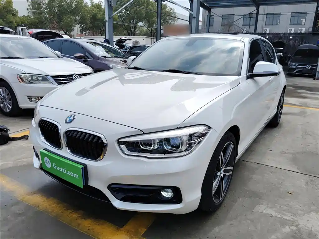 BMW 1 Series (Import) 2018 118i Sport Design Package фото 2