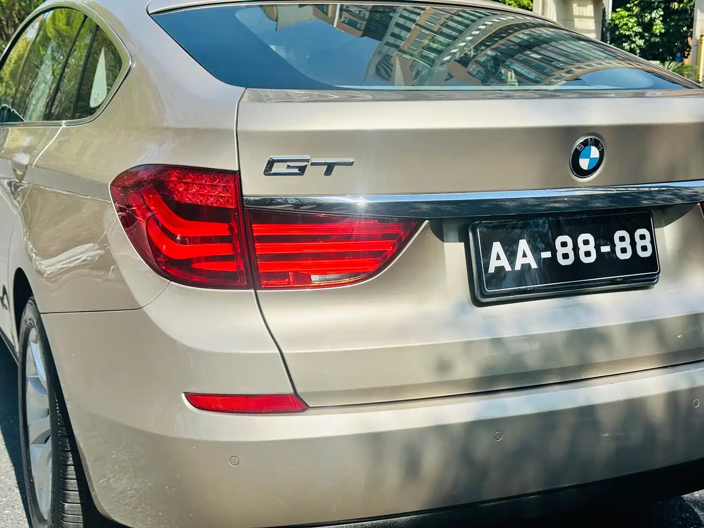 BMW 5 Series GT 2010 535i Leading Model фото 8