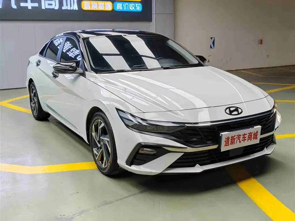 Hyundai Elantra 2023 1.5L CVT GLX Elite Edition фото 3