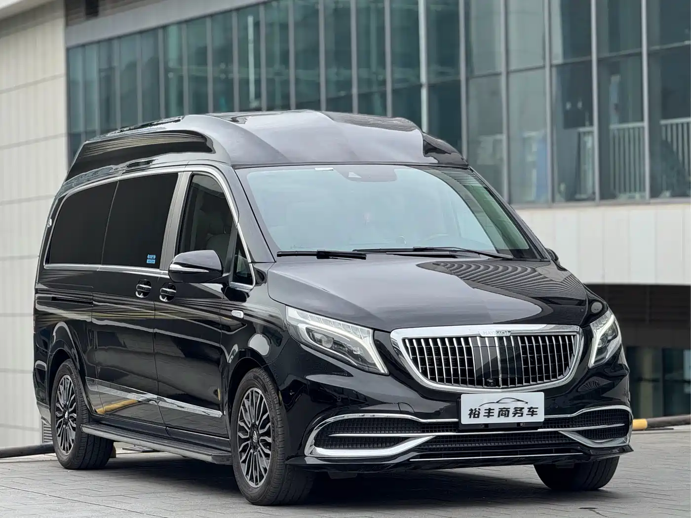 Mercedes-Benz V-Class 2022 V 260 L Long Wheelbase Luxury Edition фото 3