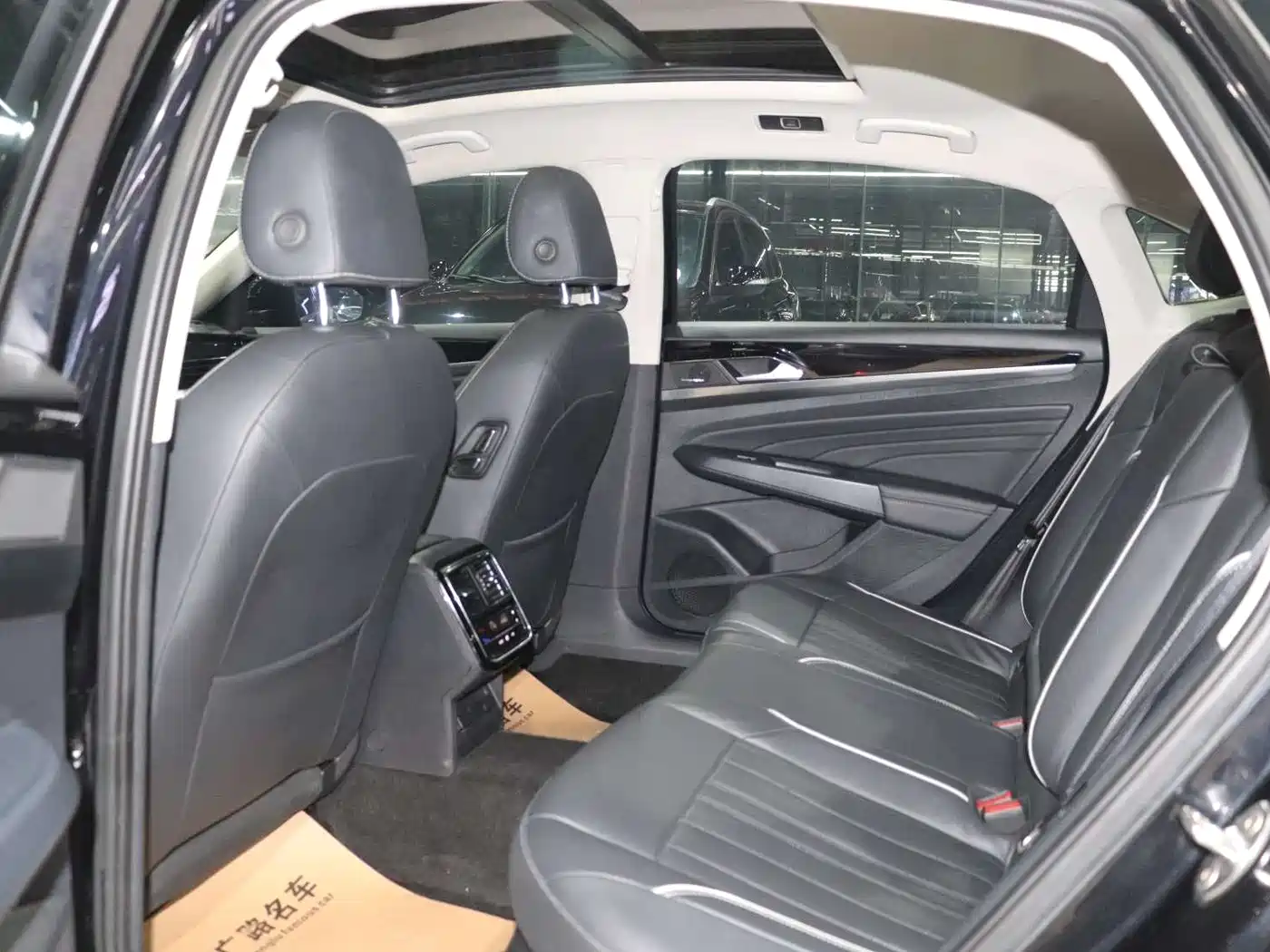 Volkswagen Passat 2023 330TSI Elite Edition фото 11