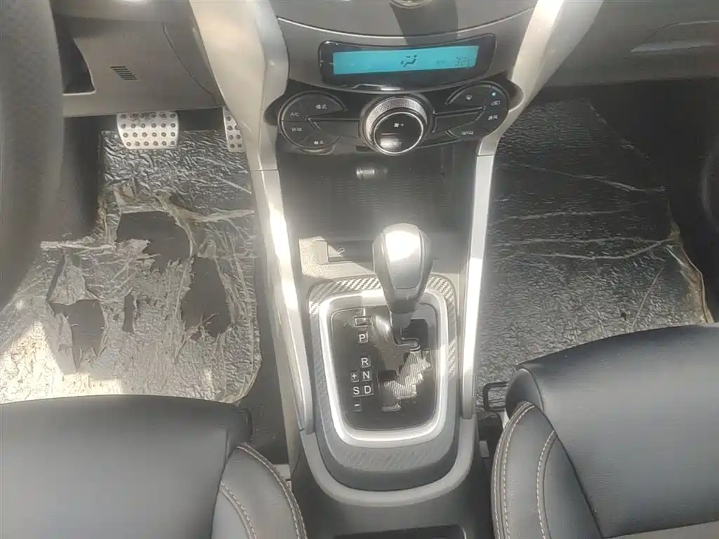BYD Yuan 2017 1.5L Auto Cool Connect фото 14