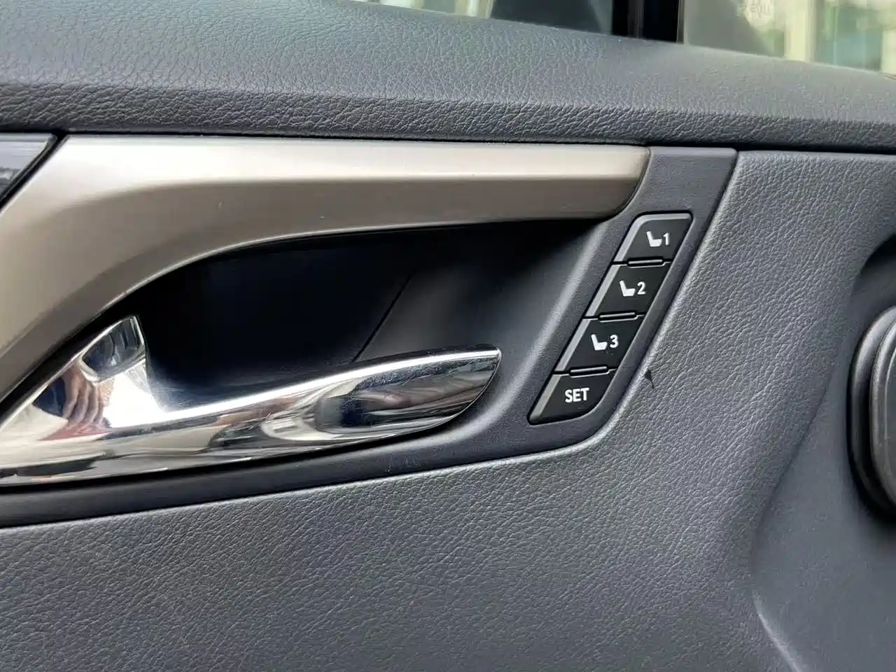 Фото 9 - Lexus RX