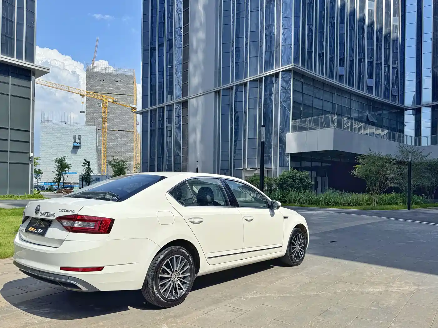 Škoda Octavia 2018 TSI230 DSG Luxury Edition фото 9