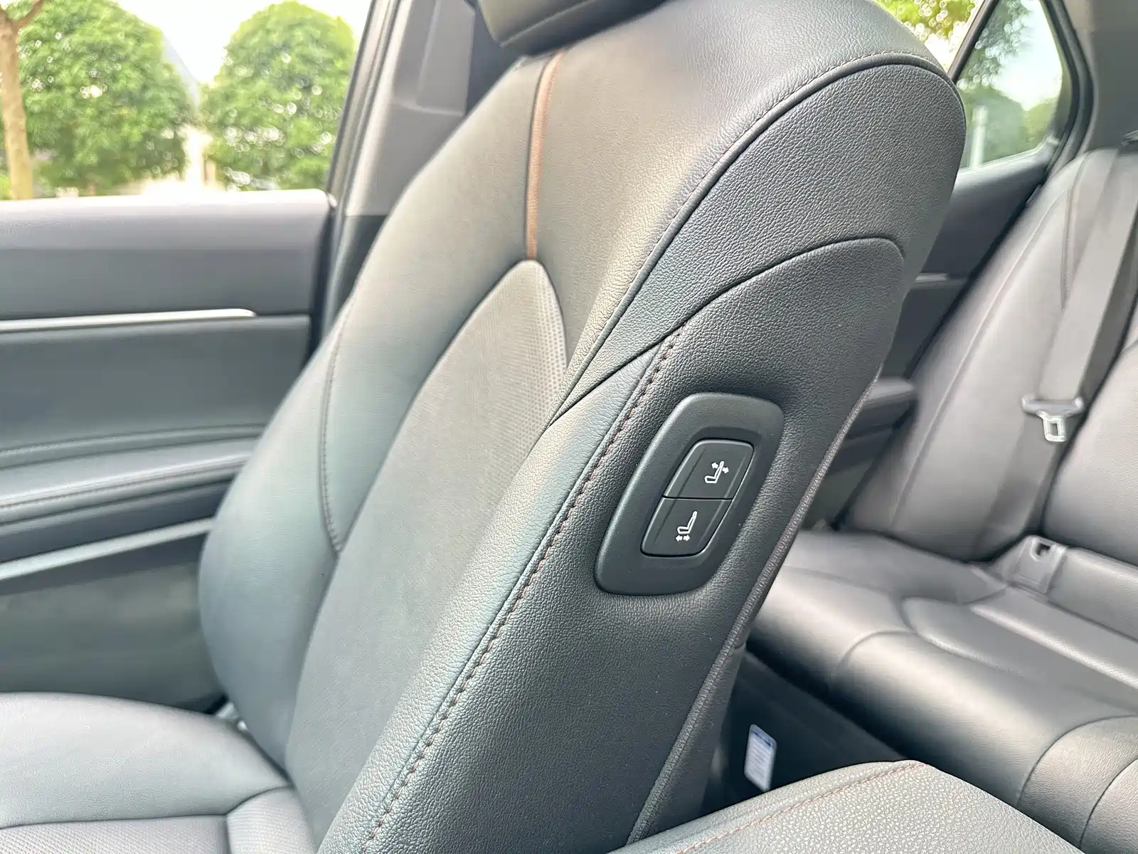 Фото 21 - Toyota Camry