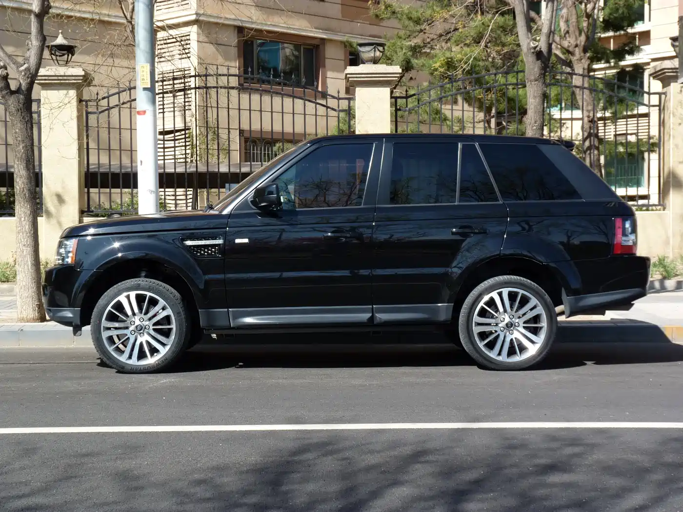 Land Rover Range Rover Sport 2013 5.0 NA V8 HSE фото 3