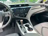 Фото 17 - Toyota Camry