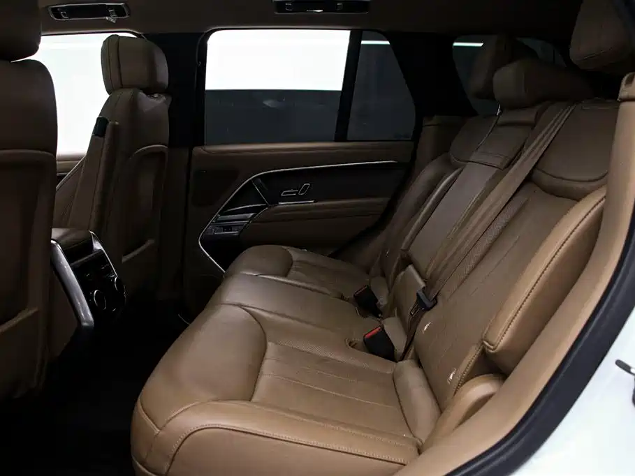 Land Rover Range Rover 2023 3.0 L6 360PS Golden Age Edition фото 14