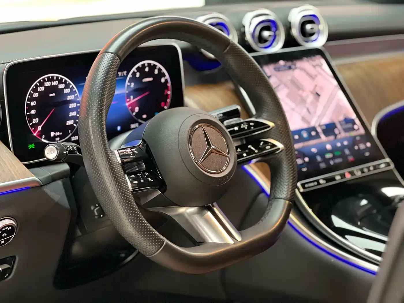 Mercedes-Benz GLC 2024 Facelift GLC 300 L 4MATIC Sport 5-seater фото 8