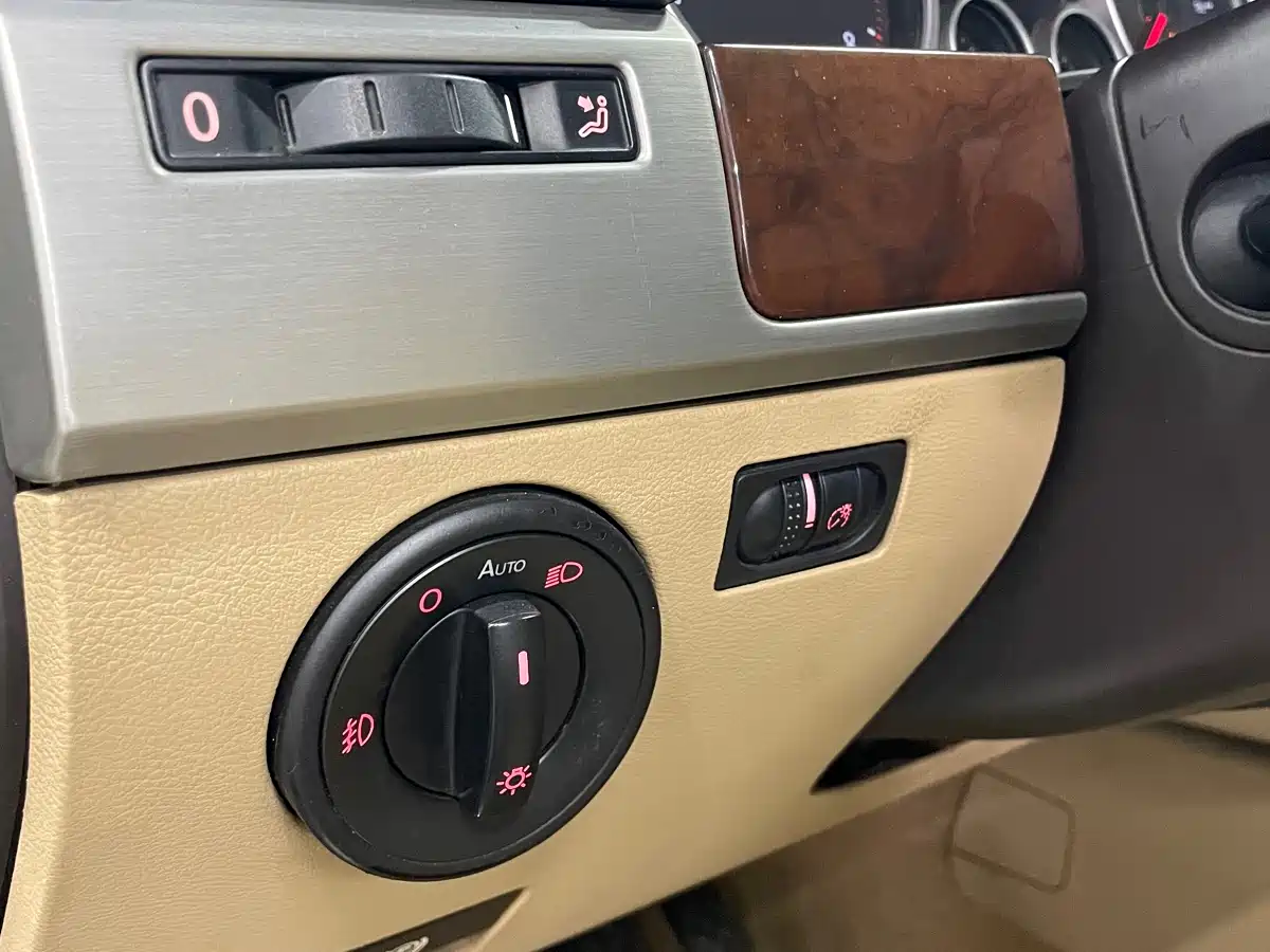Volkswagen Touareg 2007 3.6L Standard Configuration фото 23