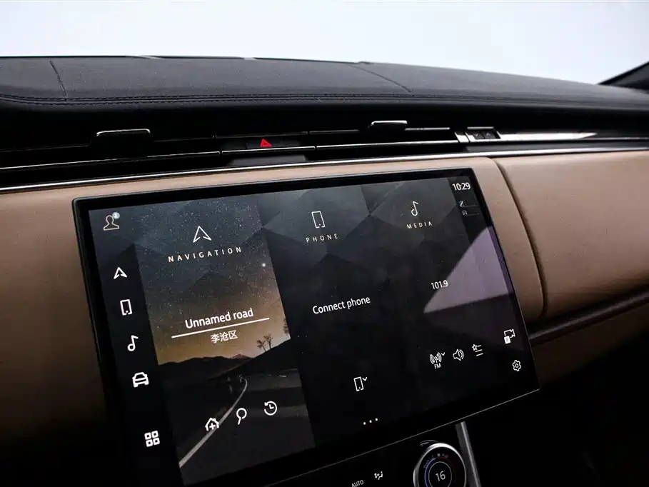 Land Rover Range Rover 2023 3.0 L6 360PS Golden Age Edition фото 8