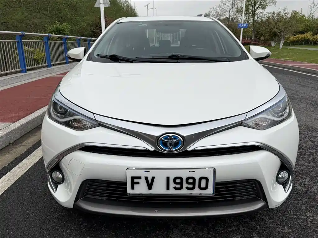 Toyota Levin 2016 Hybrid 1.8H GS E-CVT Elite фото 2