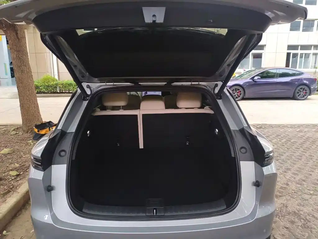 Li Auto i6 2025 2025 2WD Base Model