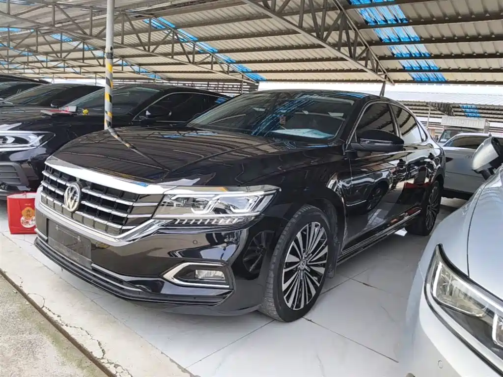 Volkswagen Passat 2019 330TSI Luxury Edition China VI фото 2