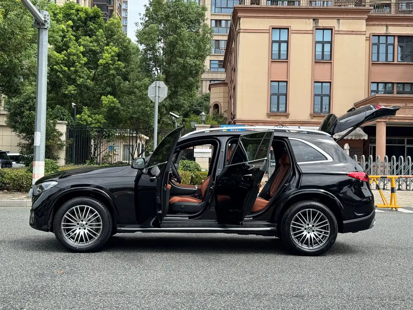 Mercedes-Benz GLC 2025 2025 GLC 300 L 4MATIC Dynamic 5-seater