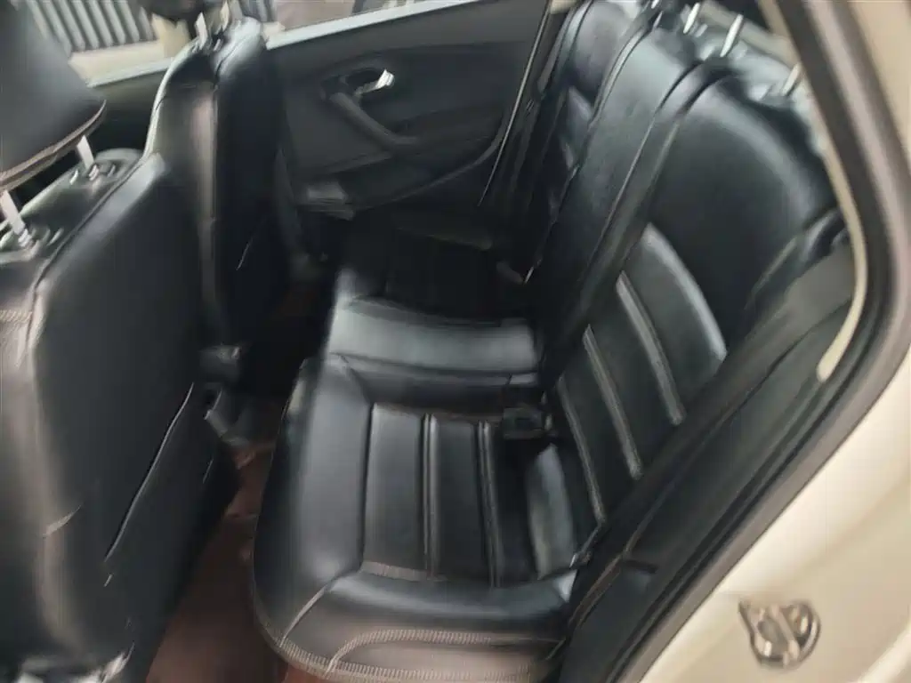 Volkswagen Polo 2016 1.4L Automatic Trend фото 17