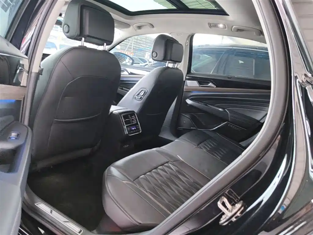 Volkswagen Passat 2019 330TSI Luxury Edition China VI фото 17