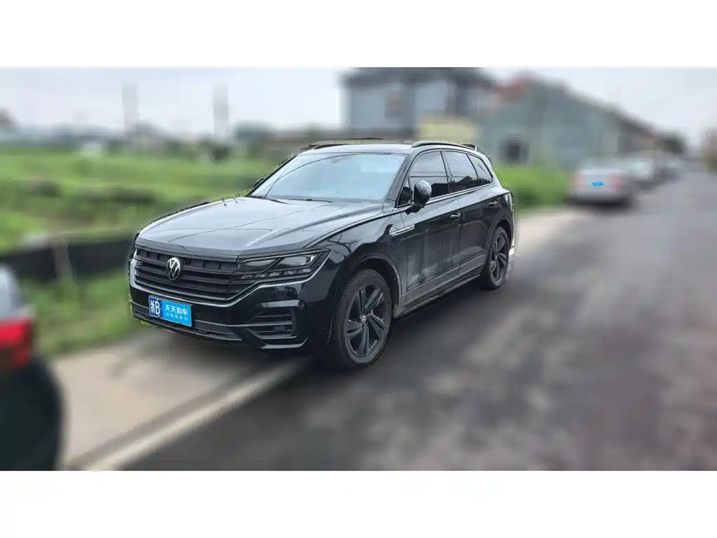 Volkswagen Touareg 2021 3.0TSI Sharp Edition with Gloss Black Sports Package