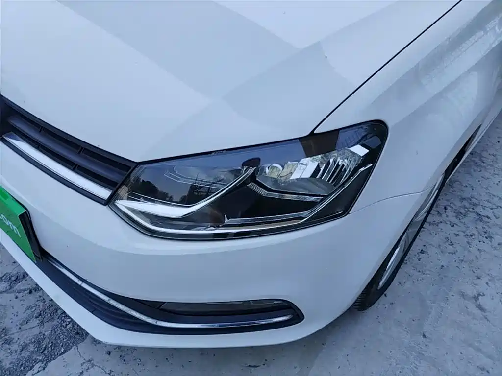 Volkswagen Polo 2014 1.4L Automatic Comfort Edition фото 24