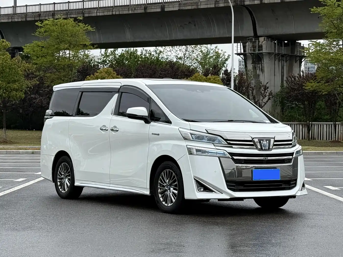 Toyota Vellfire 2021 Crown Hybrid 2.5L HV Premium Edition фото 3
