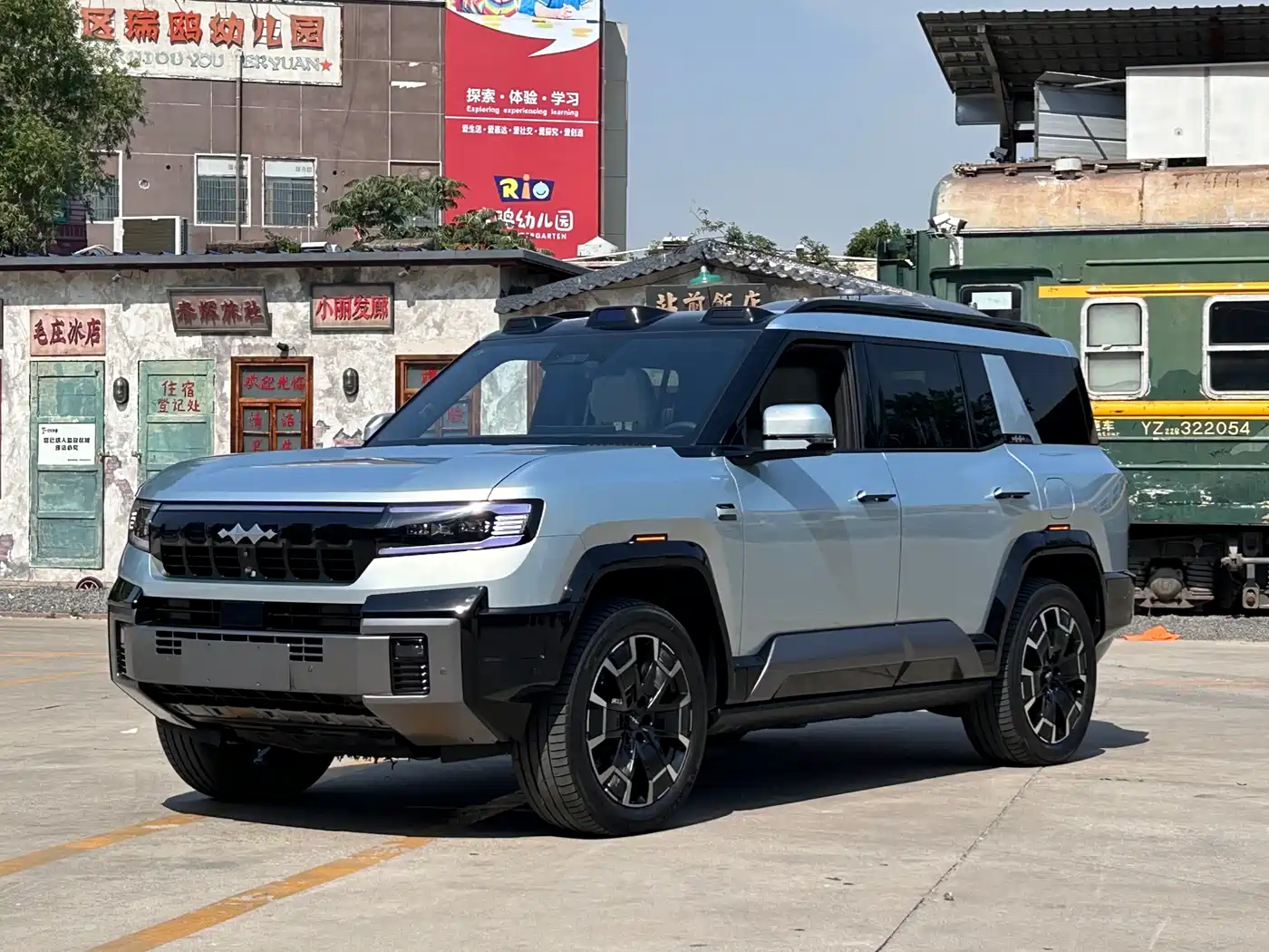 Fang Cheng Bao Leopard 8 2025 Smart Brave Flagship Drone Edition 7-seater