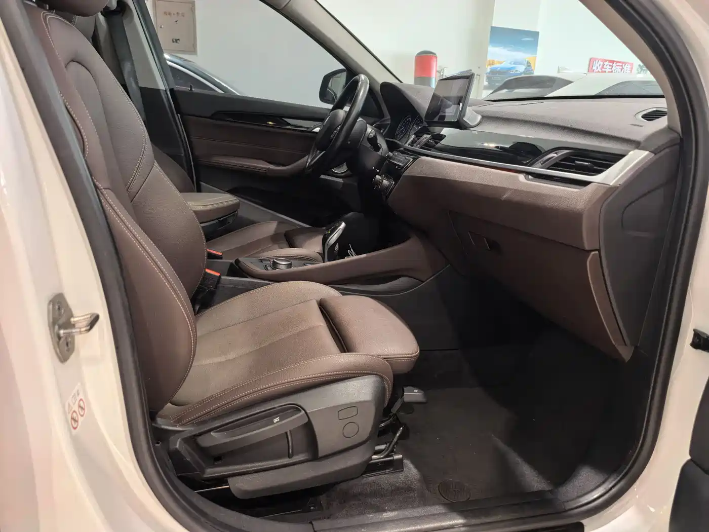 BMW X1 2022 sDrive20Li Premium фото 17