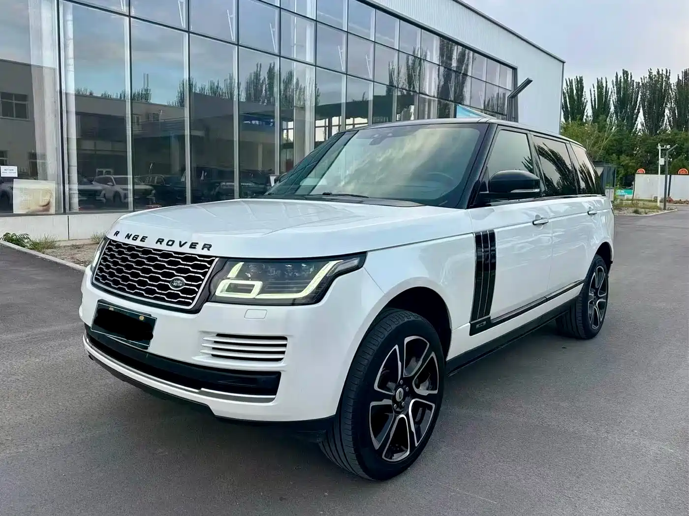 Land Rover Range Rover 2017 3.0 SC V6 Vogue LWB (Long Wheelbase)