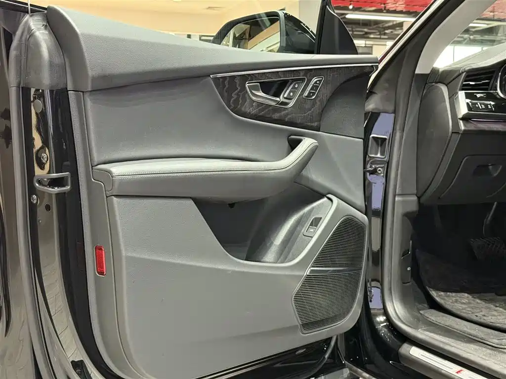Audi Q8 2024 55 TFSI Luxury Sport фото 11