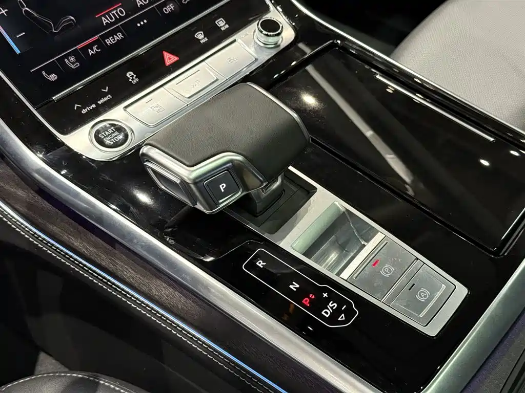 Audi Q8 2024 55 TFSI Luxury Sport фото 15
