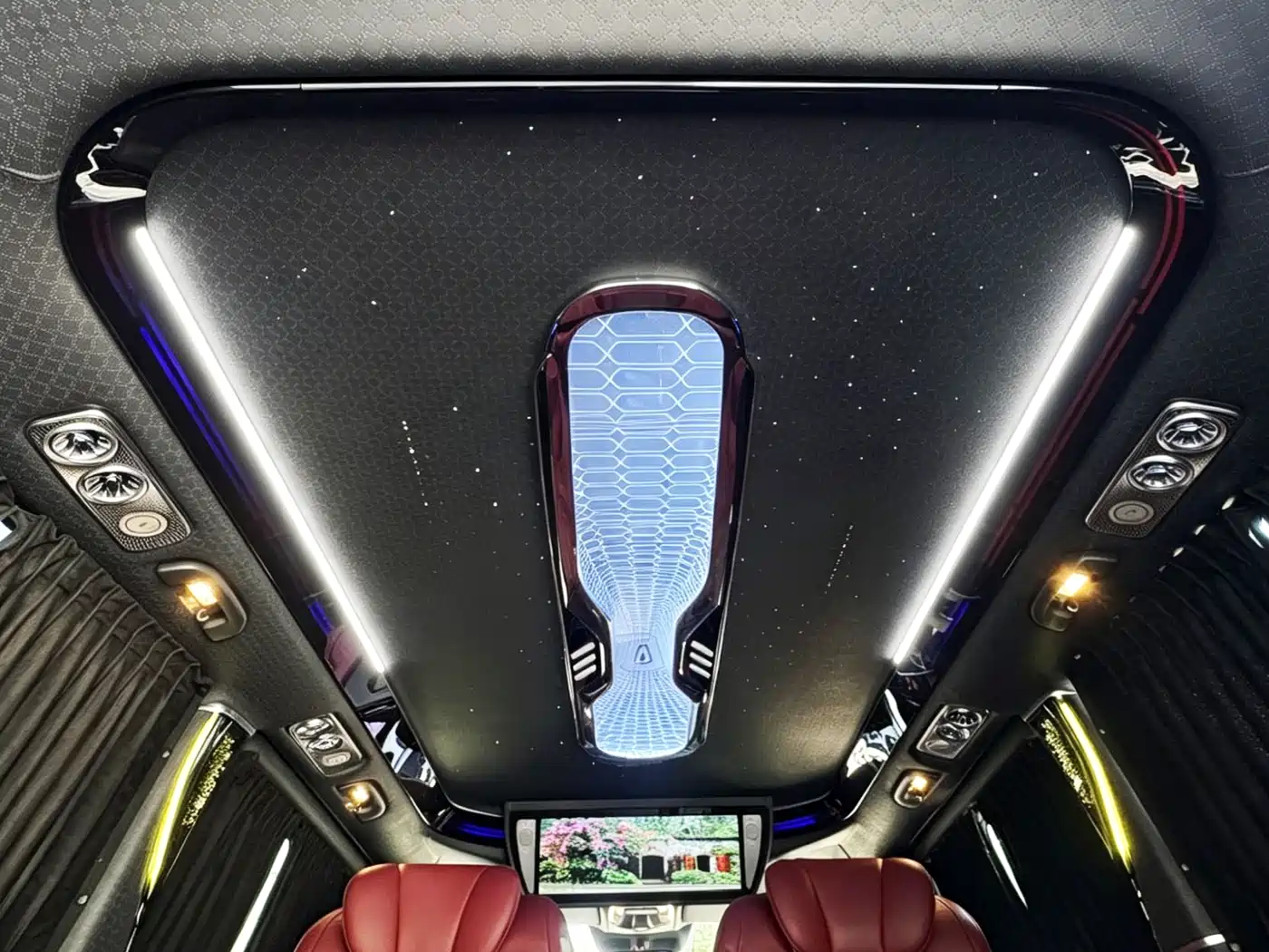 Mercedes-Benz Vito 2024 2.0T Business 7-Seater фото 11