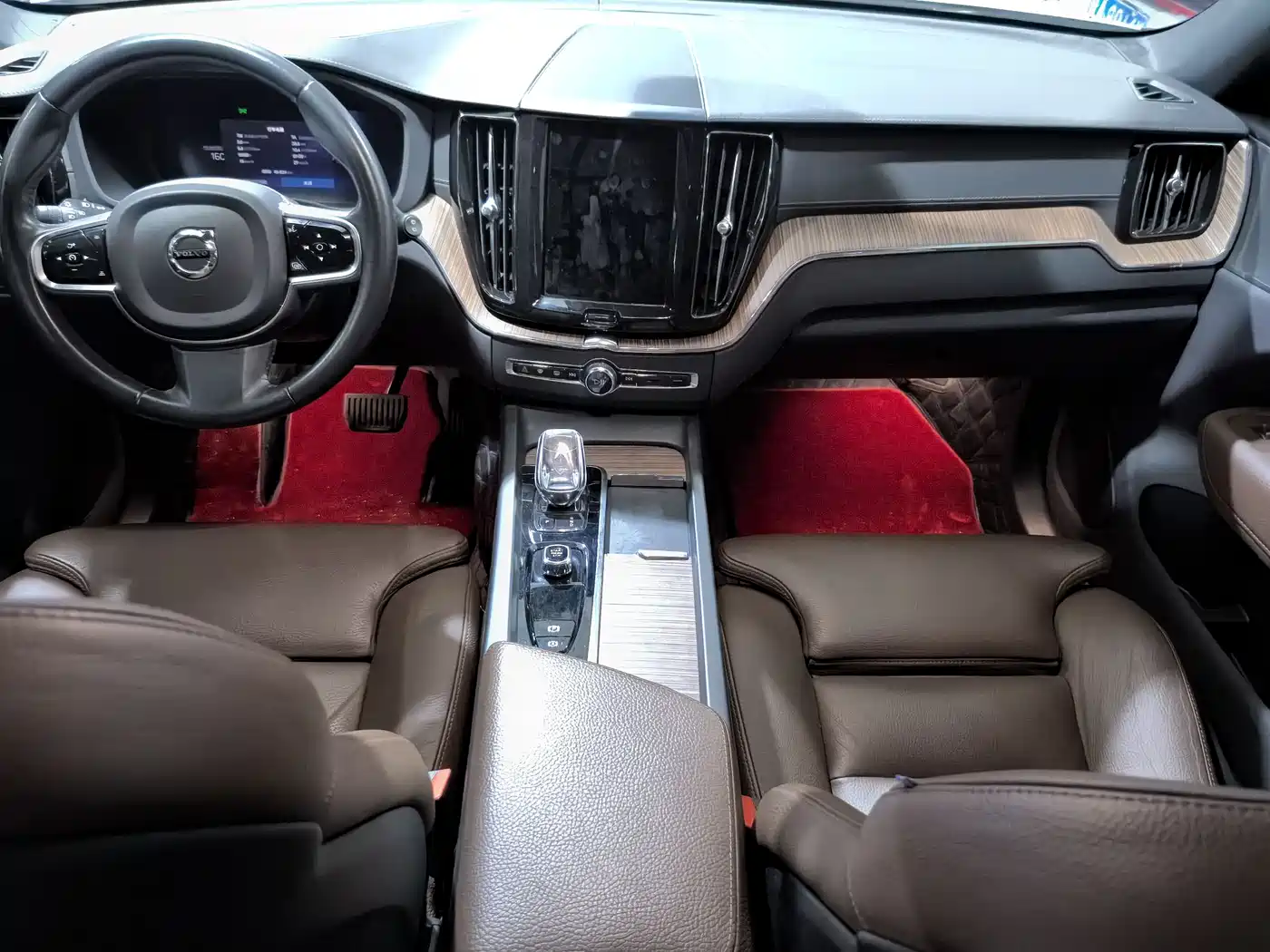 VOLVO XC60 PLUG IN HYBRID