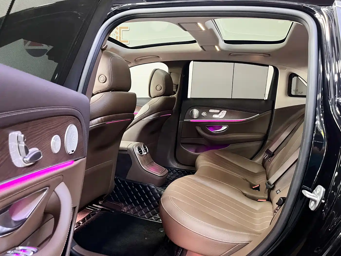 Mercedes-Benz E-Class, миниатюра 9