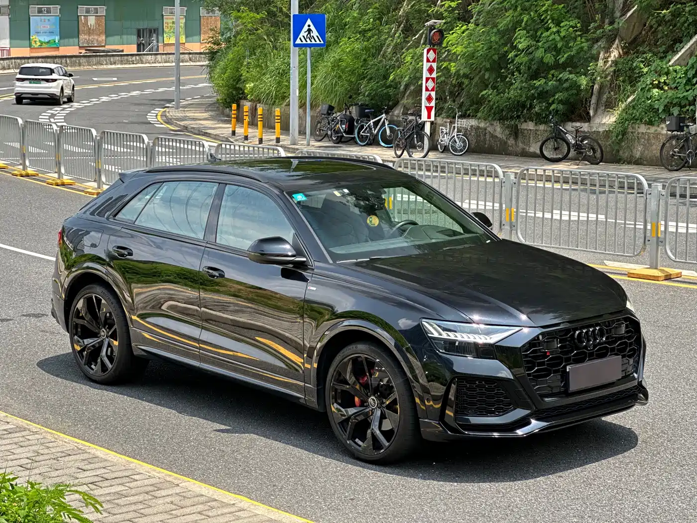 Audi Q8 2021 55 TFSI Dark Knight Limited Edition фото 4