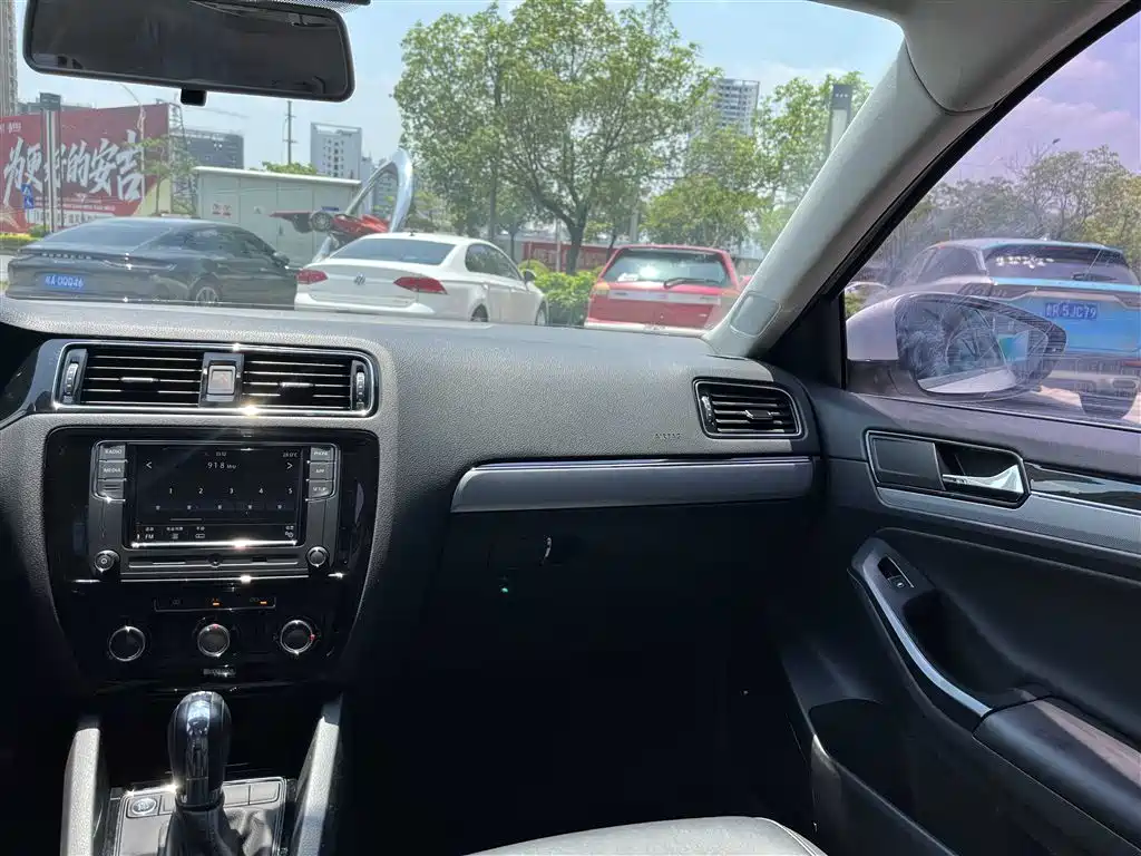Volkswagen Sagitar 2018 280TSI DSG Spark Edition фото 21