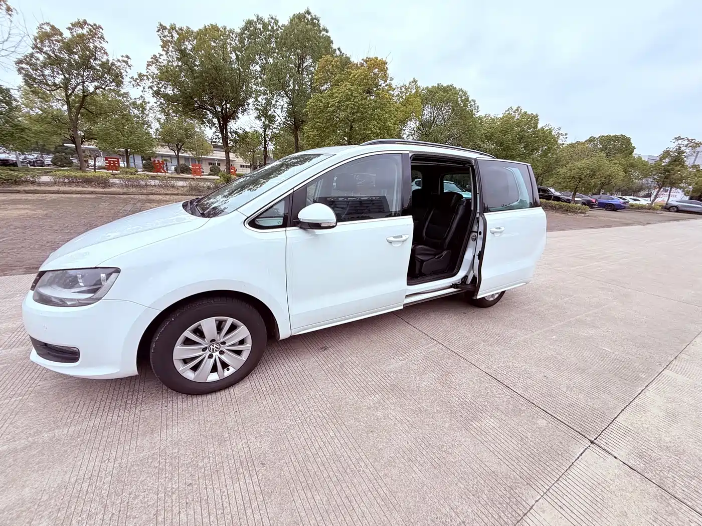 Volkswagen Sharan 2016 280TSI Enjoyment 7-Seater фото 11