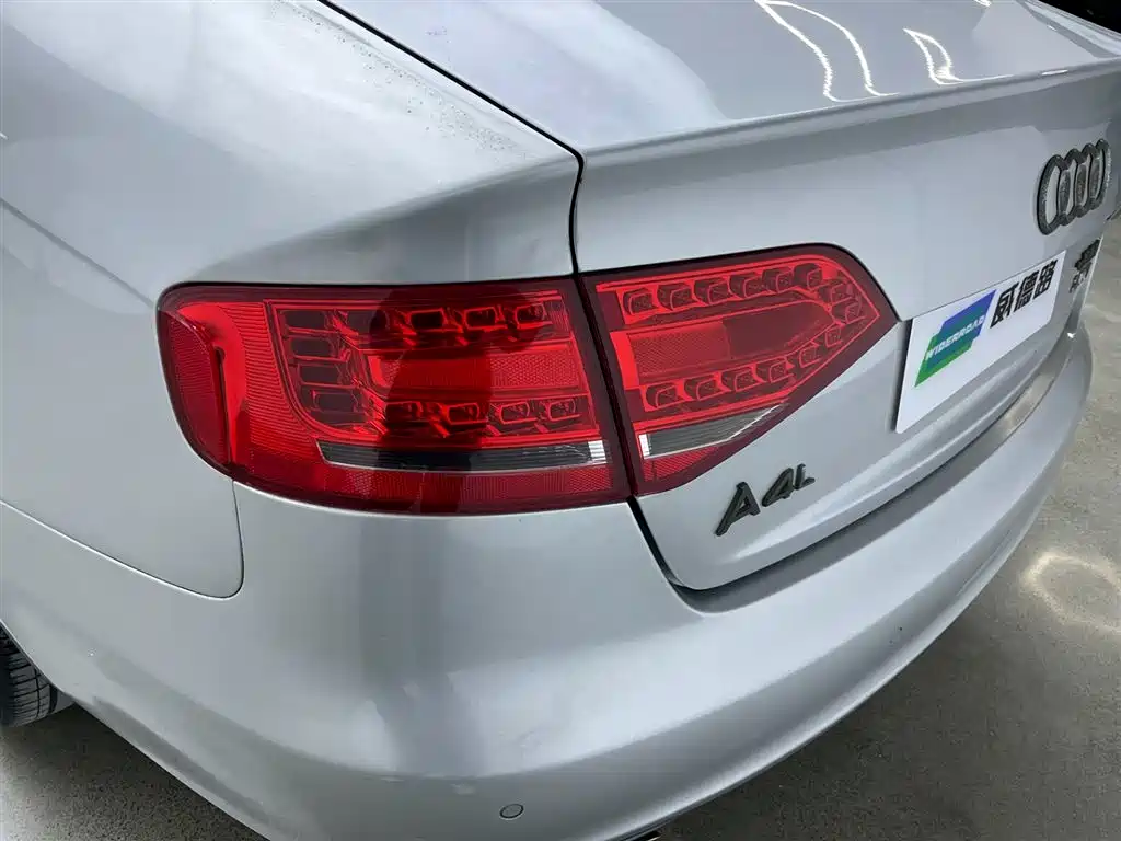 Audi A4L 2012 2.0 TFSI Automatic Technology фото 34