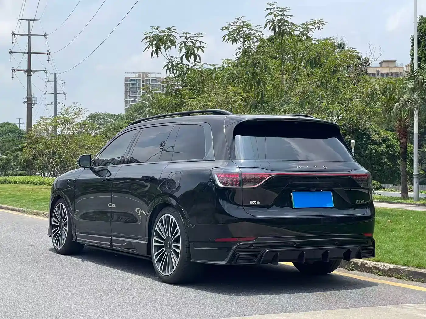 AITO Wenjie AITO M9 2024 Extended Range Ultra 42kWh 6-Seater фото 4