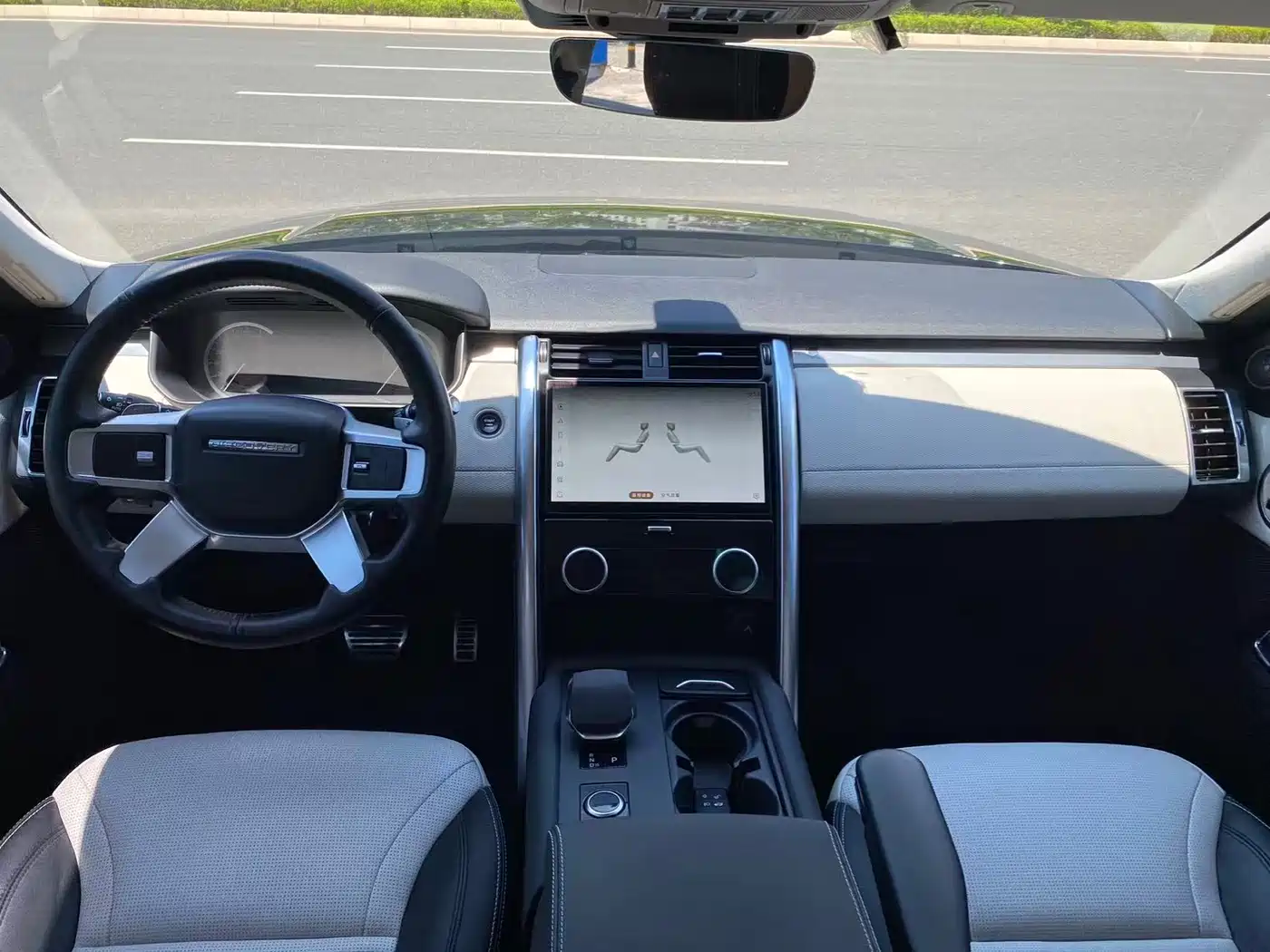 Land Rover Discovery 2023 360PS R-Dynamic S фото 4