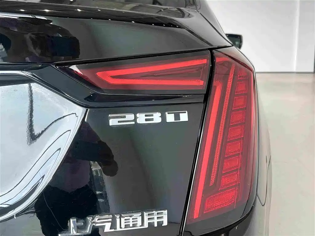 Фото 19 - Cadillac CT6