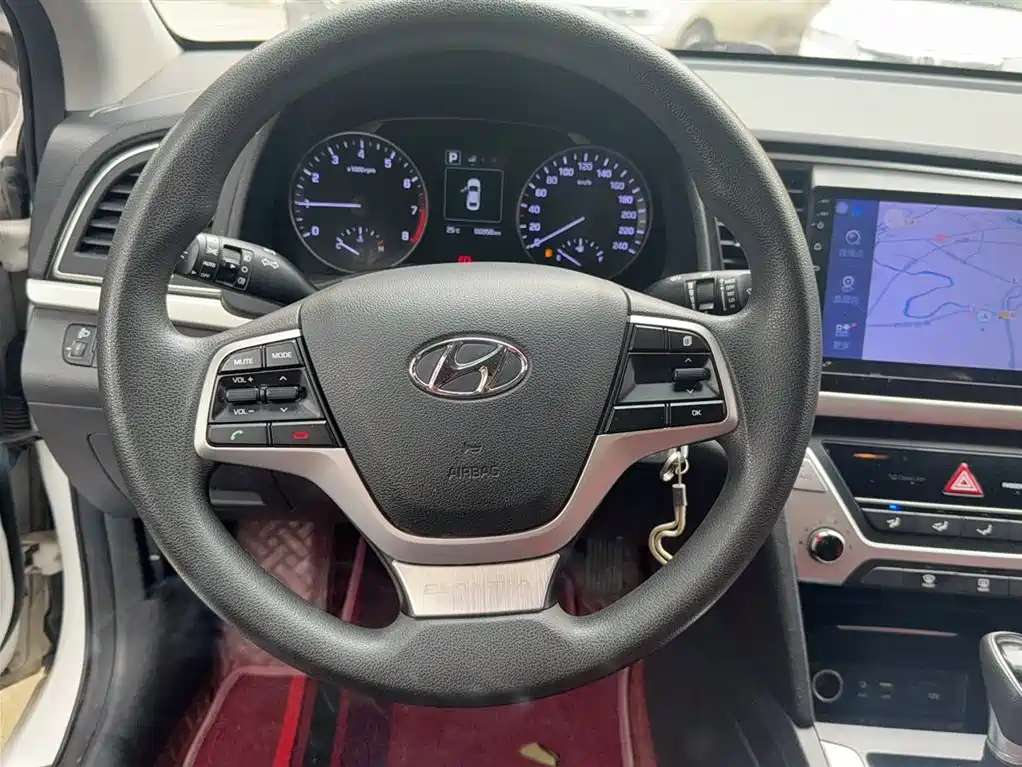Hyundai Elantra 2016 Model 1.6L Automatic Smart Elite фото 5