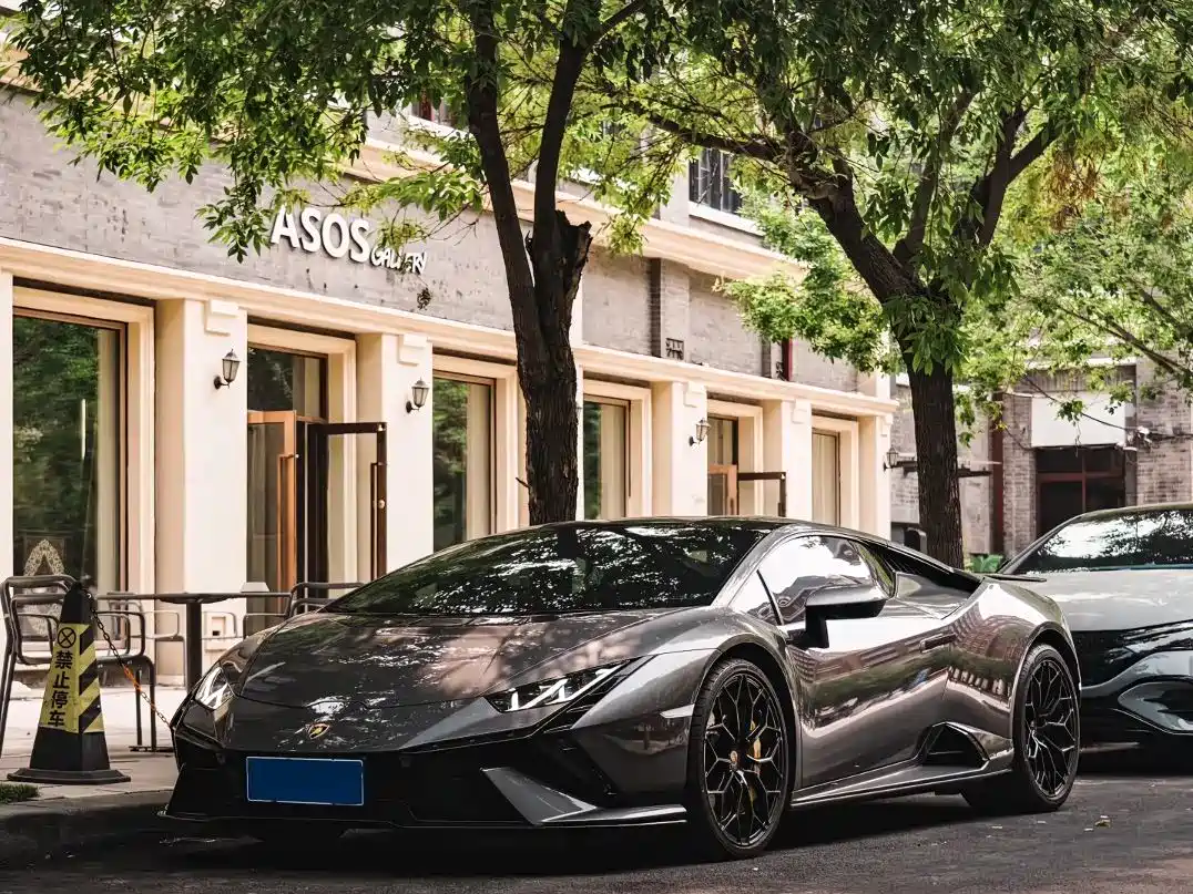 Фото 1 - Lamborghini Huracán