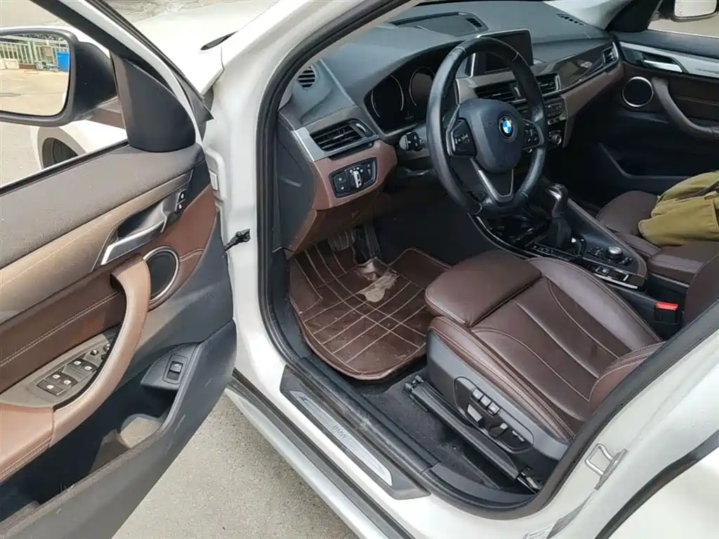 BMW X1 2018 sDrive18Li Premium Model фото 16