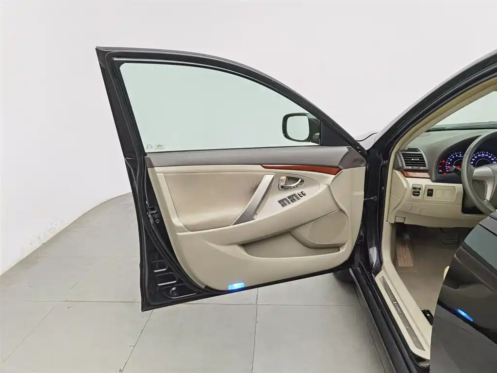 Toyota Camry 2013 200E Classic Elite Edition фото 8