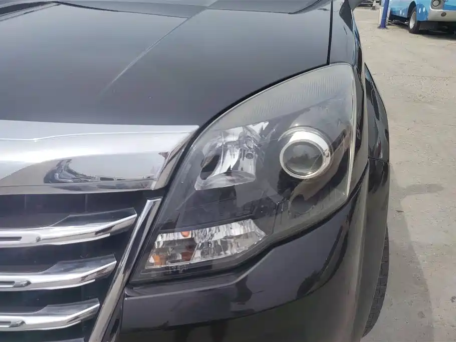 Haval H5 Classic 2015 2.0L Manual 4WD Aspiring фото 5