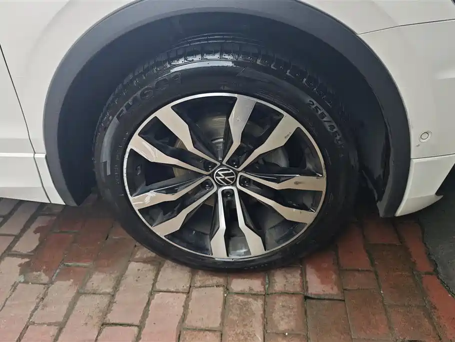 Volkswagen Tiguan L 2021 330TSI Automatic 2WD R-Line Premium фото 6